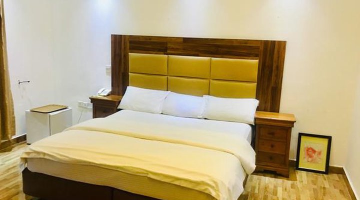 Peninsula Hotel & Towers