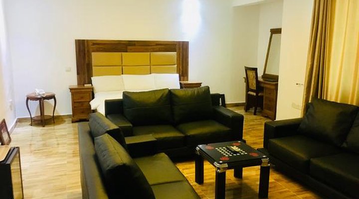 Peninsula Hotel & Towers