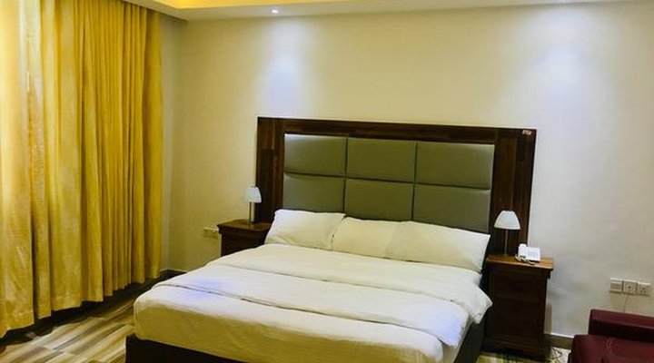 Peninsula Hotel & Towers