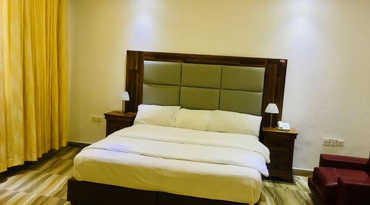 Peninsula Hotel & Towers