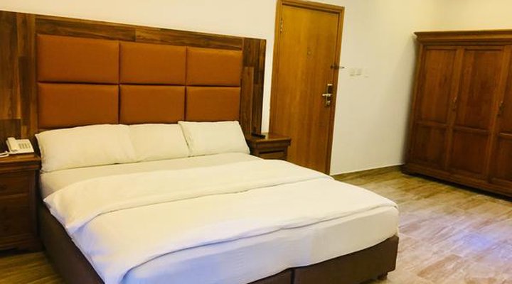 Peninsula Hotel & Towers