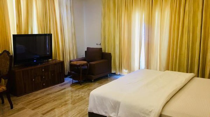 Peninsula Hotel & Towers