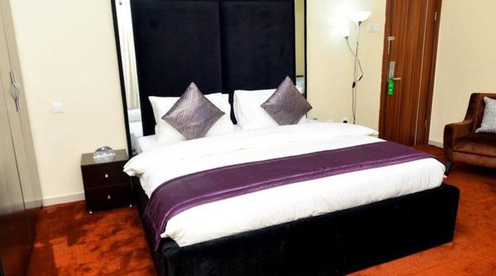 Cribville Hotel & Suites
