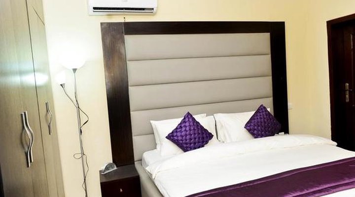 Cribville Hotel & Suites