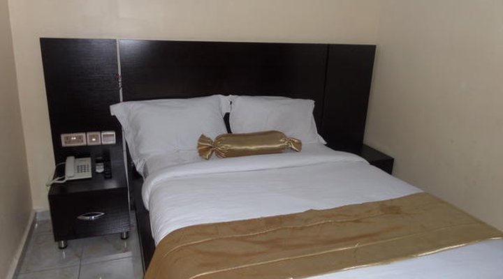 De-Golden Quest Hotel