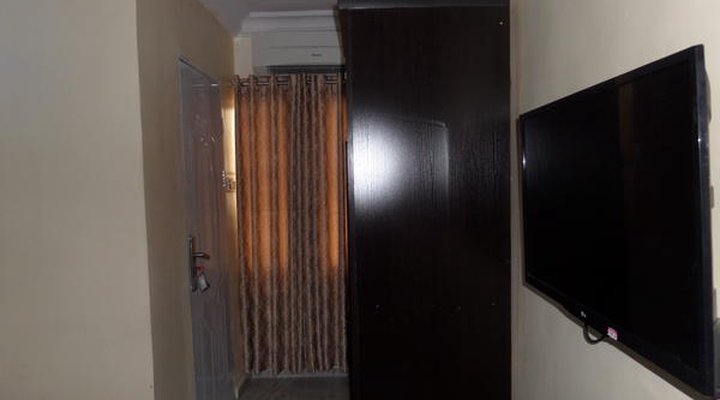 De-Golden Quest Hotel