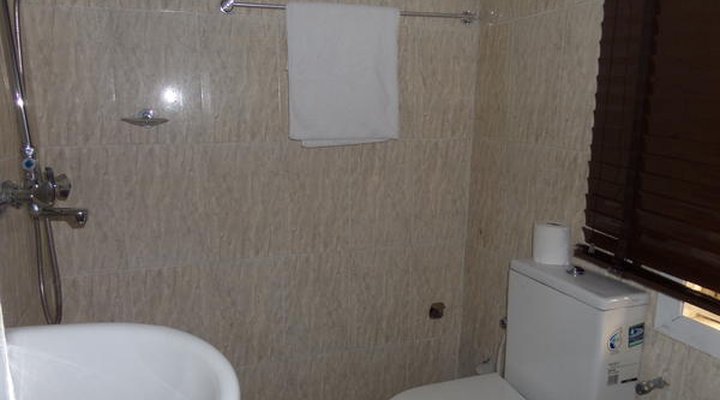 De-Golden Quest Hotel