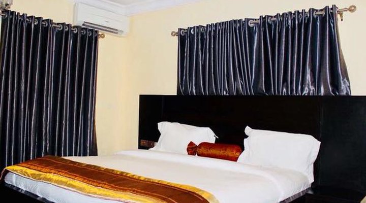 De-Golden Quest Hotel