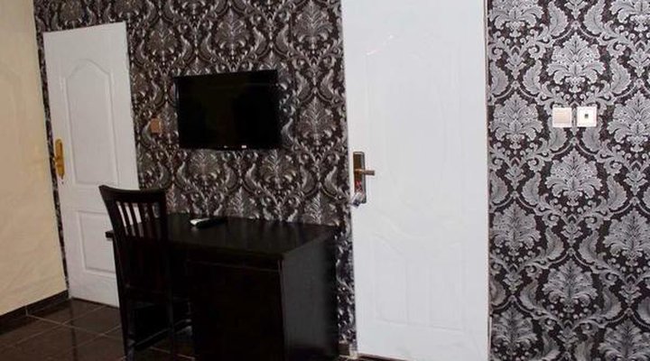 De-Golden Quest Hotel