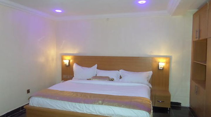 De-Golden Quest Hotel