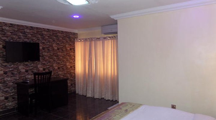 De-Golden Quest Hotel