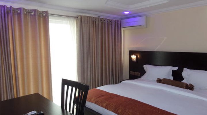 De-Golden Quest Hotel