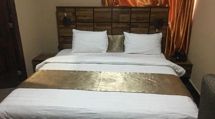 Momak 5 Hotel and Suites