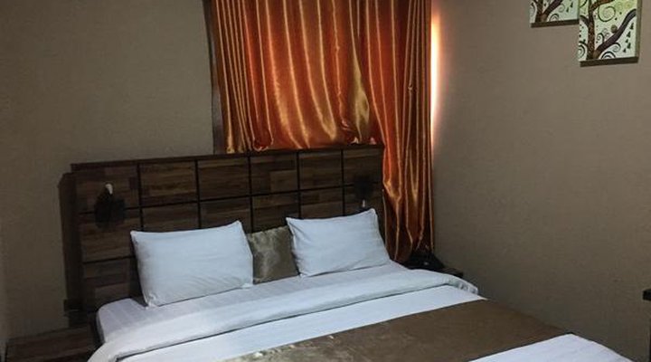 Momak 5 Hotel and Suites