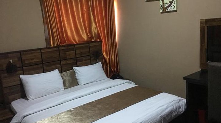Momak 5 Hotel and Suites
