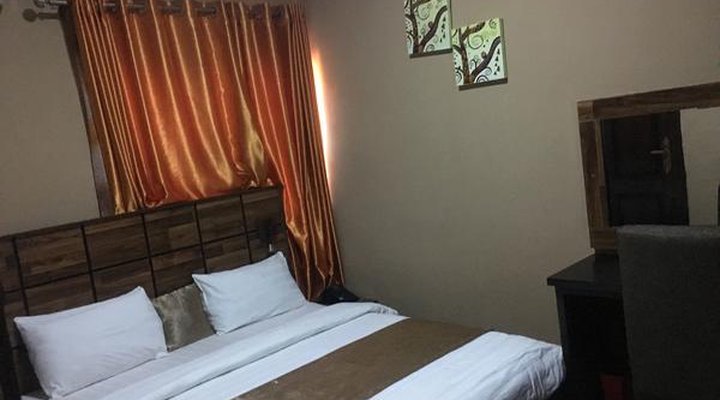 Momak 5 Hotel and Suites