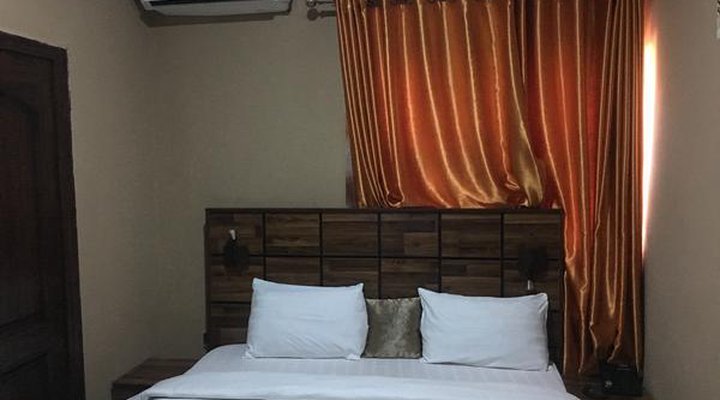 Momak 5 Hotel and Suites