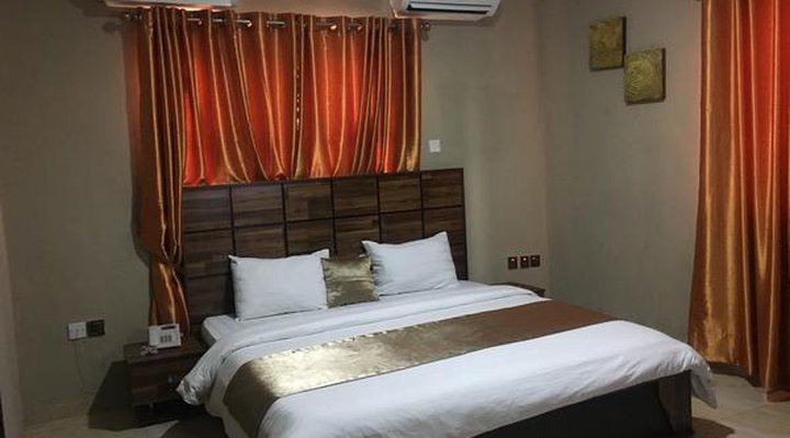 Momak 5 Hotel and Suites