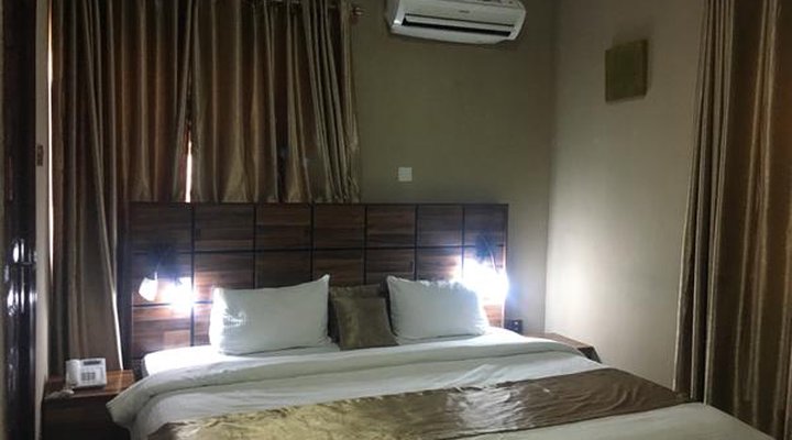 Momak 5 Hotel and Suites