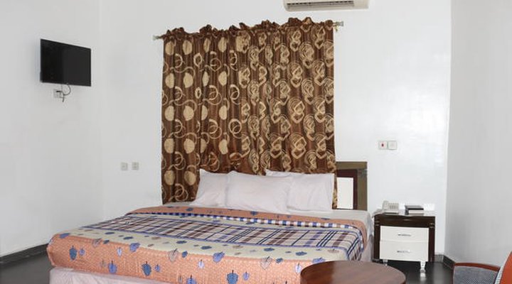 Phisbond Hotels