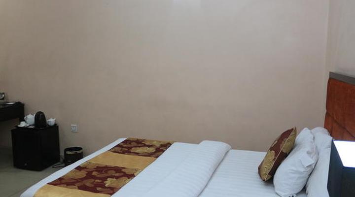 Royal Crest Hotel & Suites