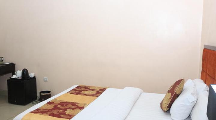 Royal Crest Hotel & Suites