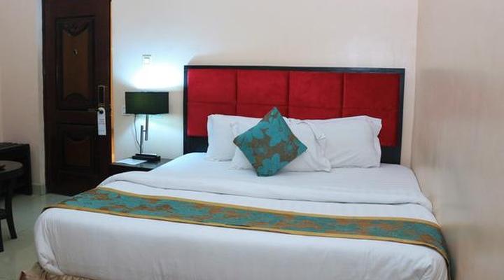 Royal Crest Hotel & Suites
