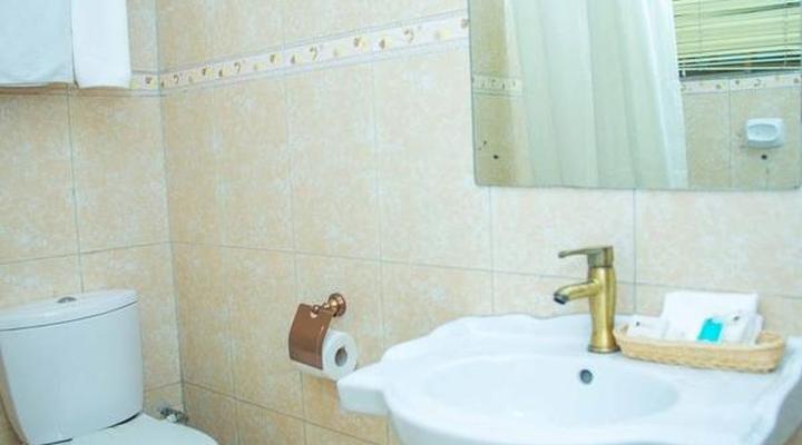 Royal Crest Hotel & Suites