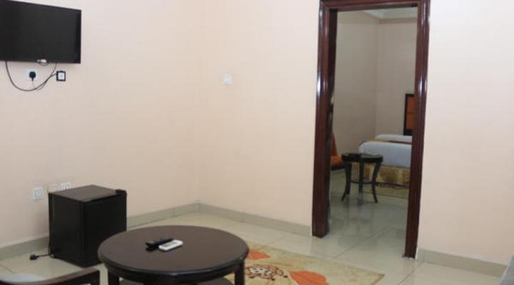 Royal Crest Hotel & Suites