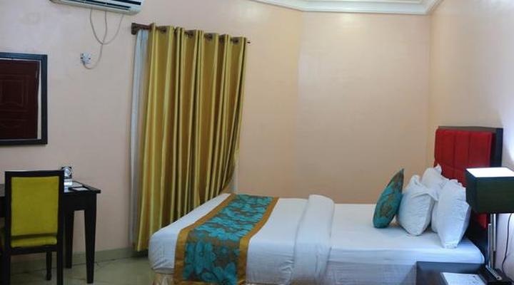 Royal Crest Hotel & Suites