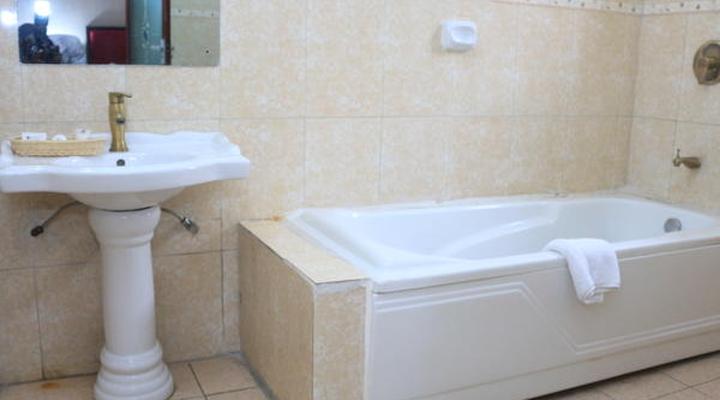 Royal Crest Hotel & Suites