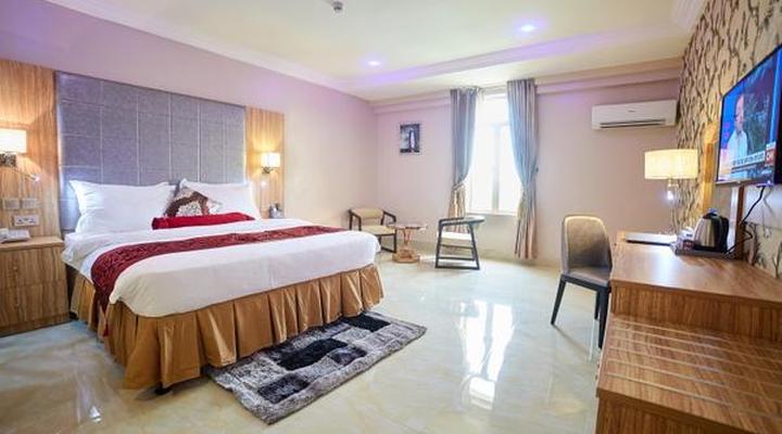 Corinthia Villa Hotel & Suites