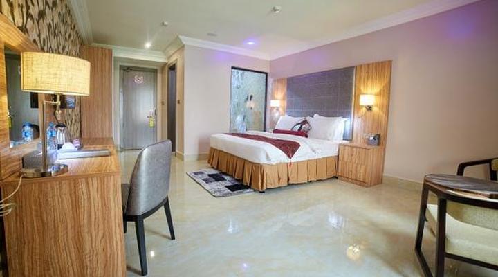Corinthia Villa Hotel & Suites