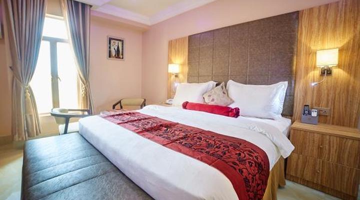 Corinthia Villa Hotel & Suites