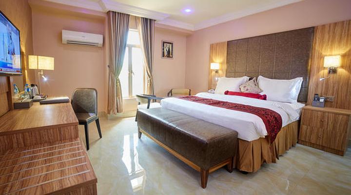 Corinthia Villa Hotel & Suites