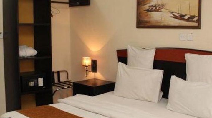 Class Suites Signature Opebi