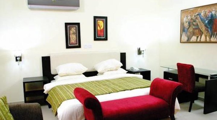 Class Suites Signature Opebi