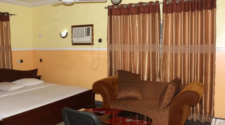Lifeline Hotel & Suites