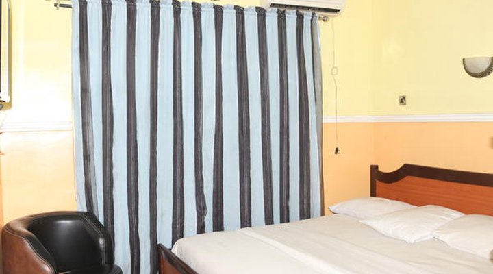 Lifeline Hotel & Suites