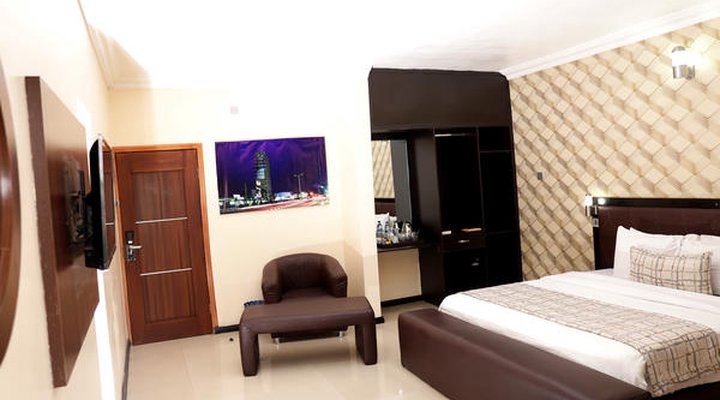 Kakanfo Inn & Conference Center