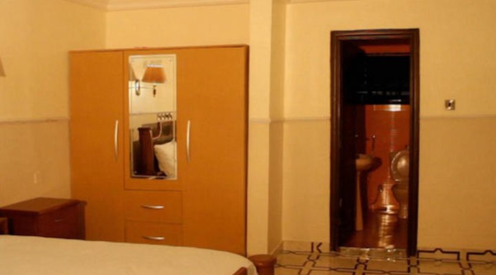 Hi Point Hotel And Suites
