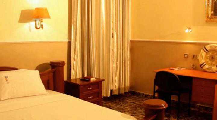 Hi Point Hotel And Suites