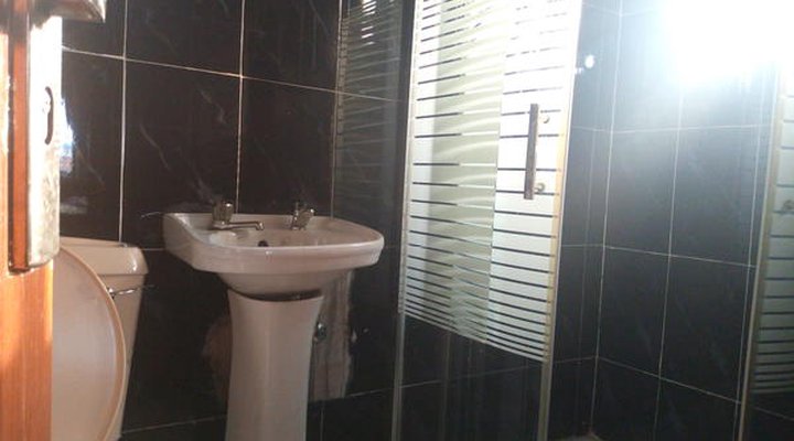 Aquatic Suite & Lounge