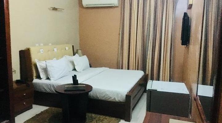 Euc Demodern Hotel & Suites