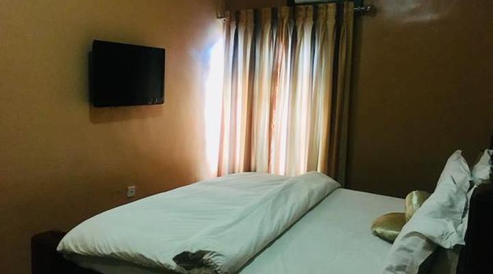 Euc Demodern Hotel & Suites