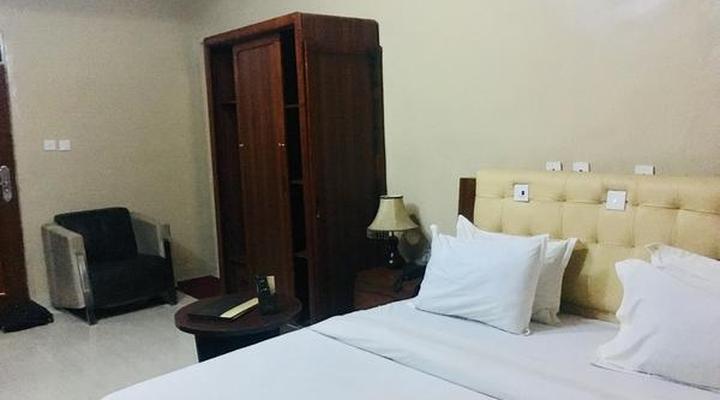 Euc Demodern Hotel & Suites