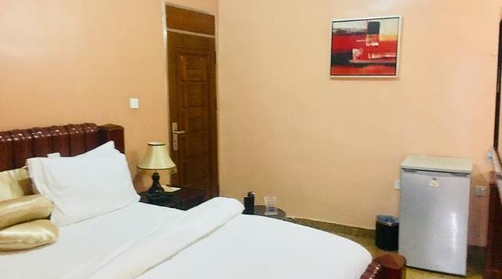 Euc Demodern Hotel & Suites