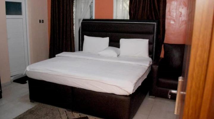 Ivon Suites