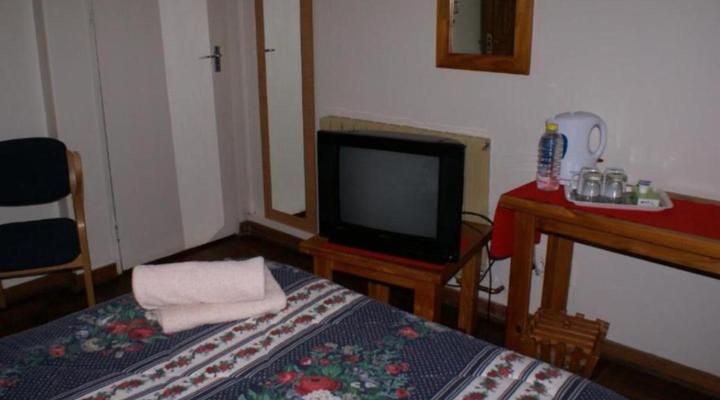 Airport Inn B&B and Emerald Guest House