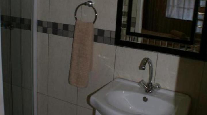 Airport Inn B&B and Emerald Guest House